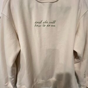 Cream Casual Sweatshirt with Cozy Texture. Size M.